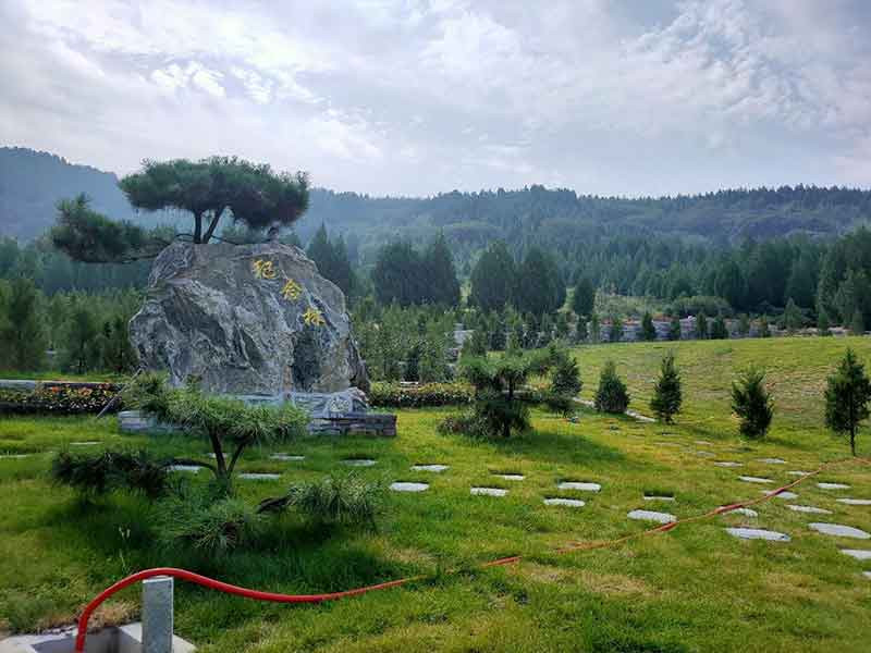 雙峰山陵園環(huán)境