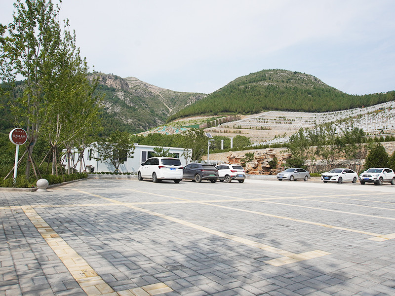 官山陵園停車場